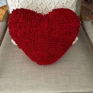 VALENTINE HEART ACCENT PILLOW
